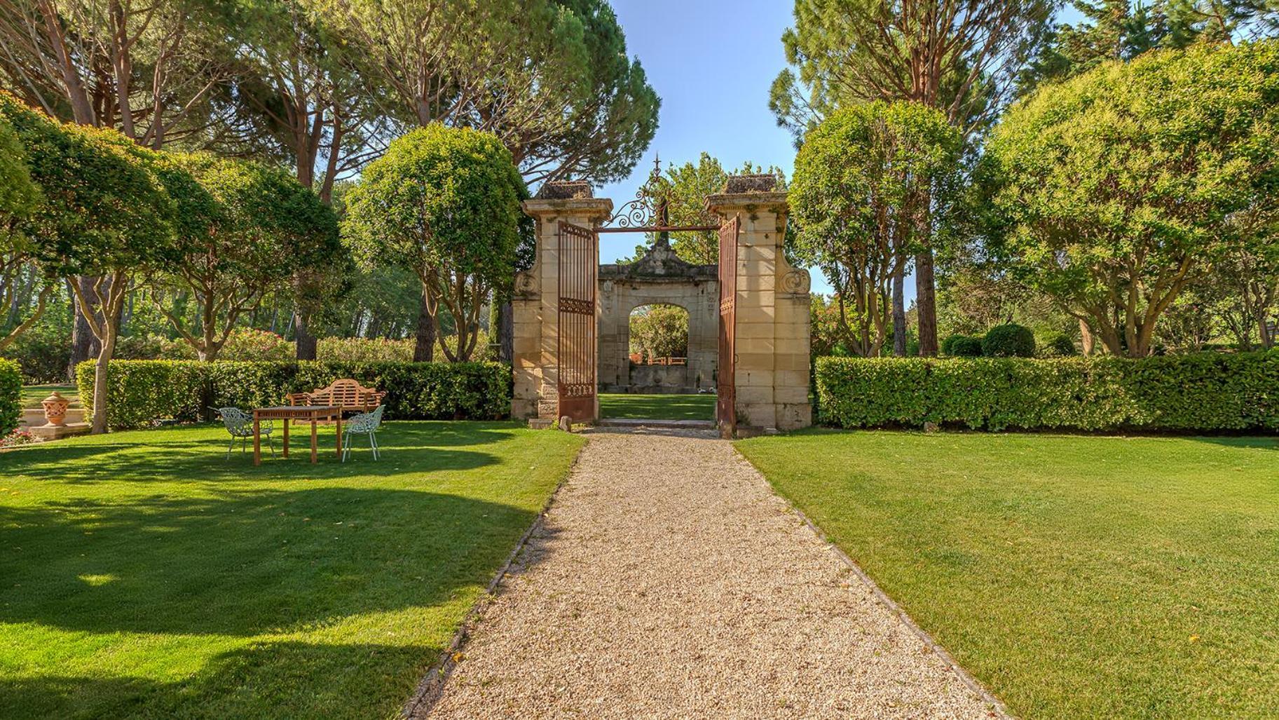 Chateau Talaud Loriol-du-Comtat Luaran gambar