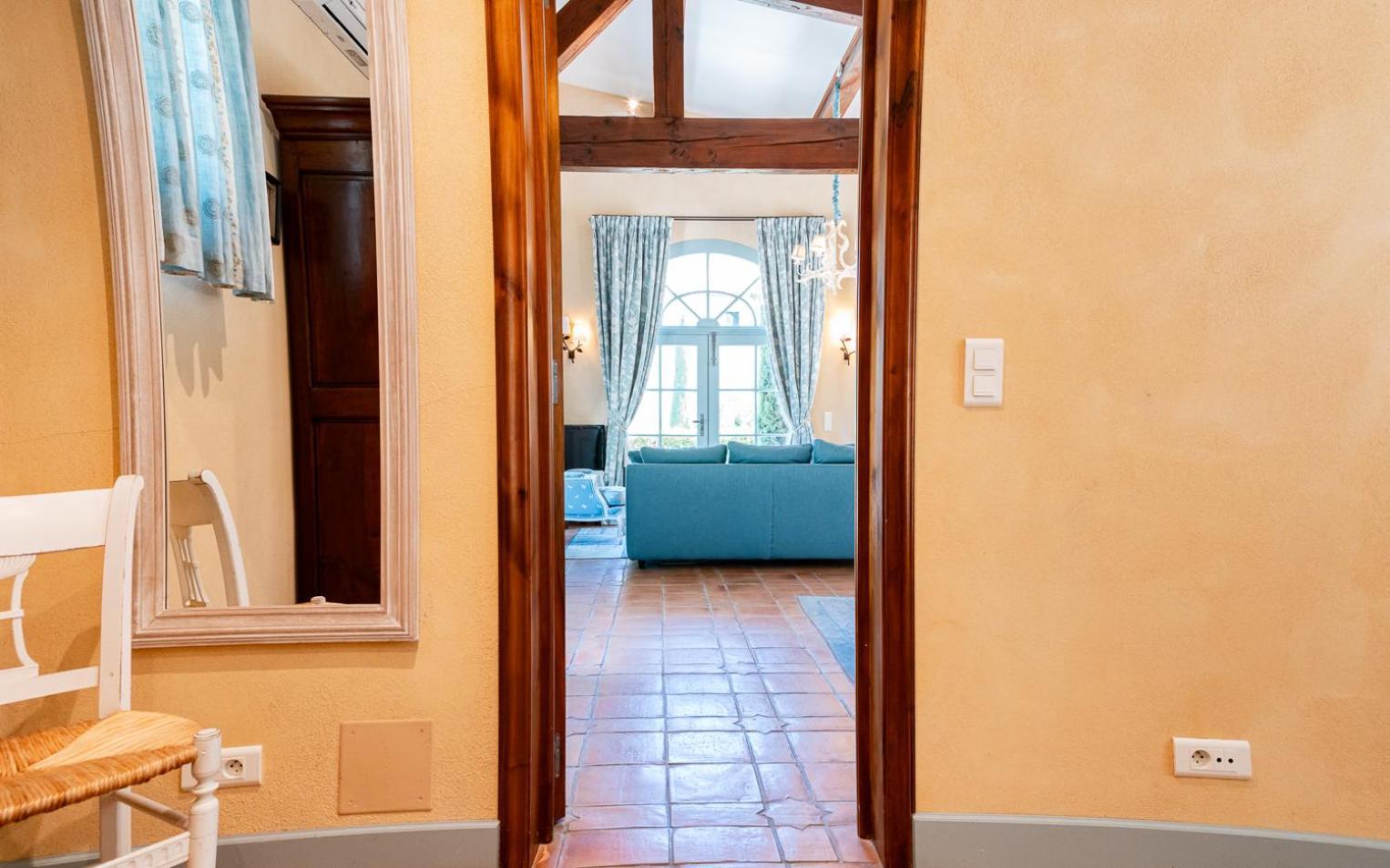 Chateau Talaud Loriol-du-Comtat Bilik gambar